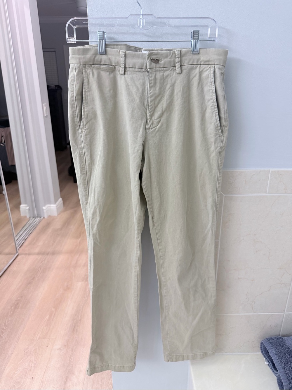 Men’s Classic Chino Pants in Light Khaki